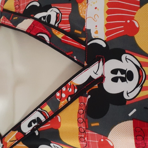 Disney Minnie Mouse scrub top large preowned - Picture 2 of 4